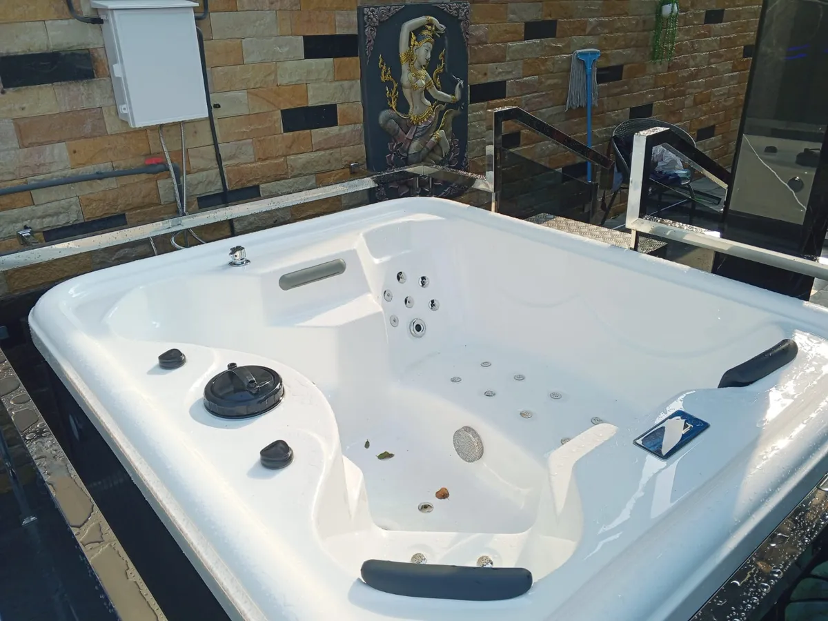 Fully Renovated Modern Luxury 3 Bed 4 Bath Pool Villa In Central Pattaya! photo 16