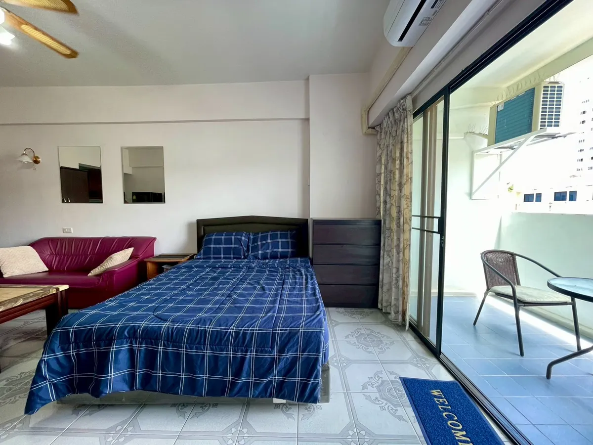 A Large Studio For Rent In Central Pattaya photo 11