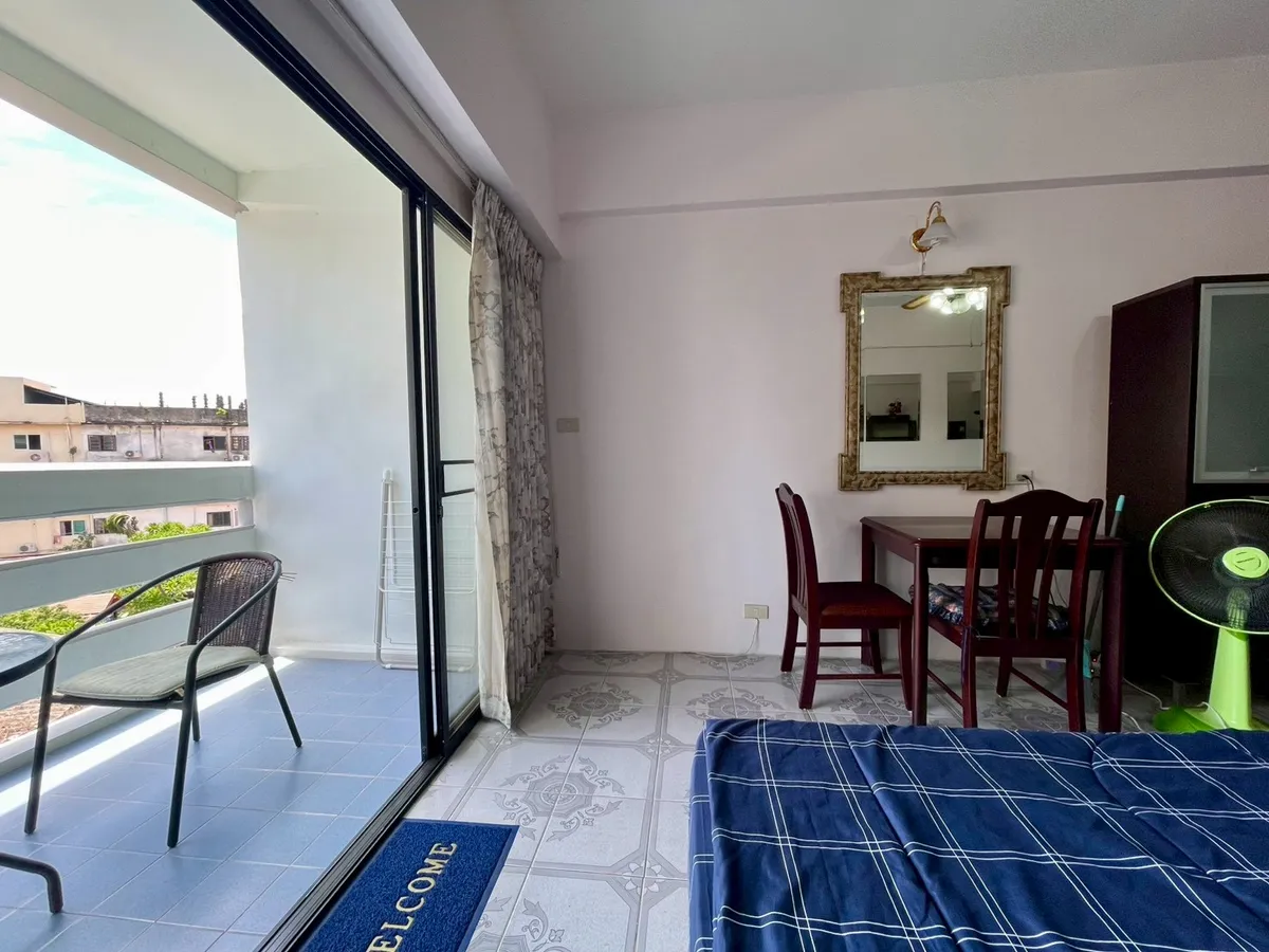A Large Studio For Rent In Central Pattaya photo 9