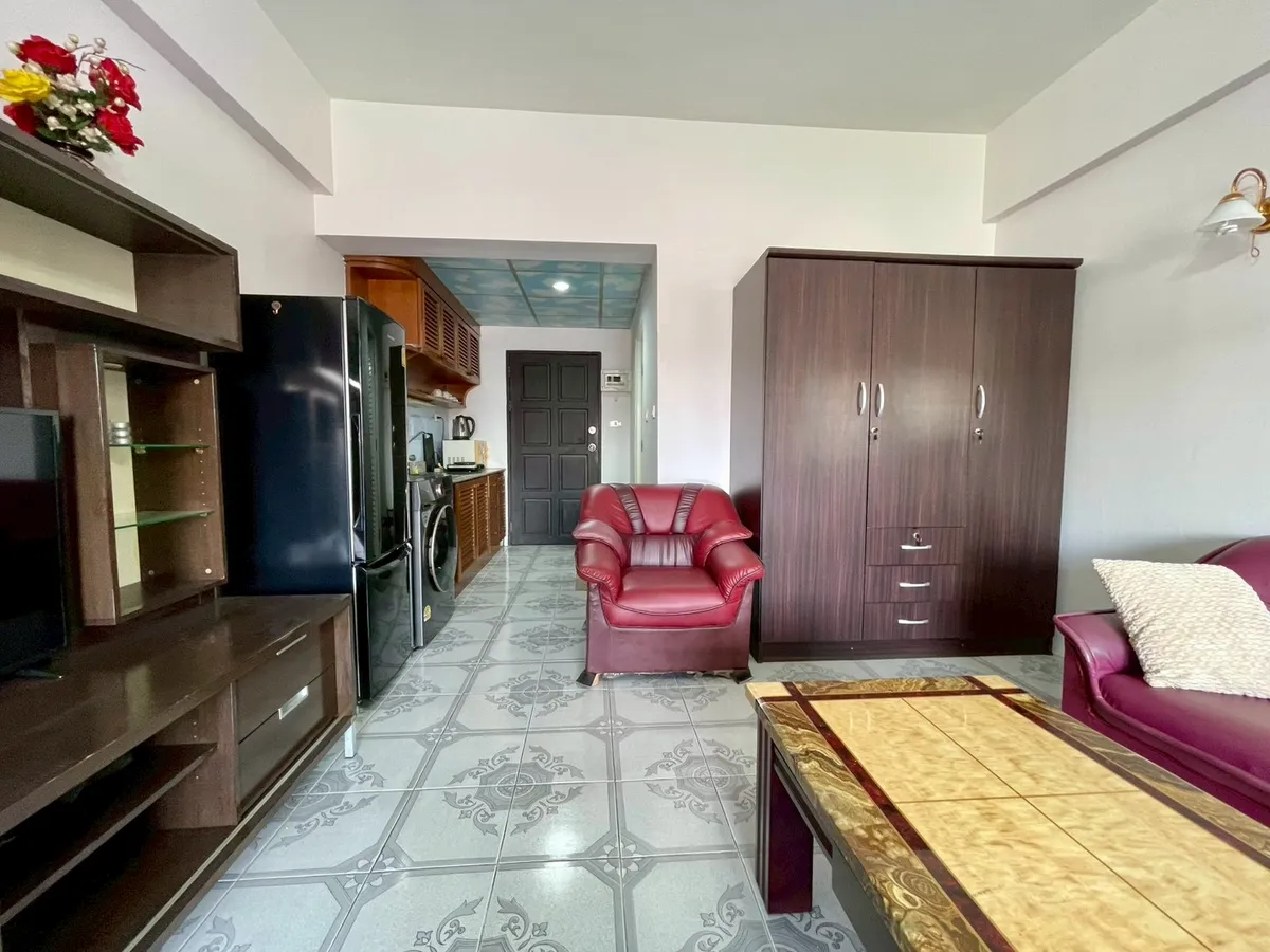 A Large Studio For Rent In Central Pattaya photo 4