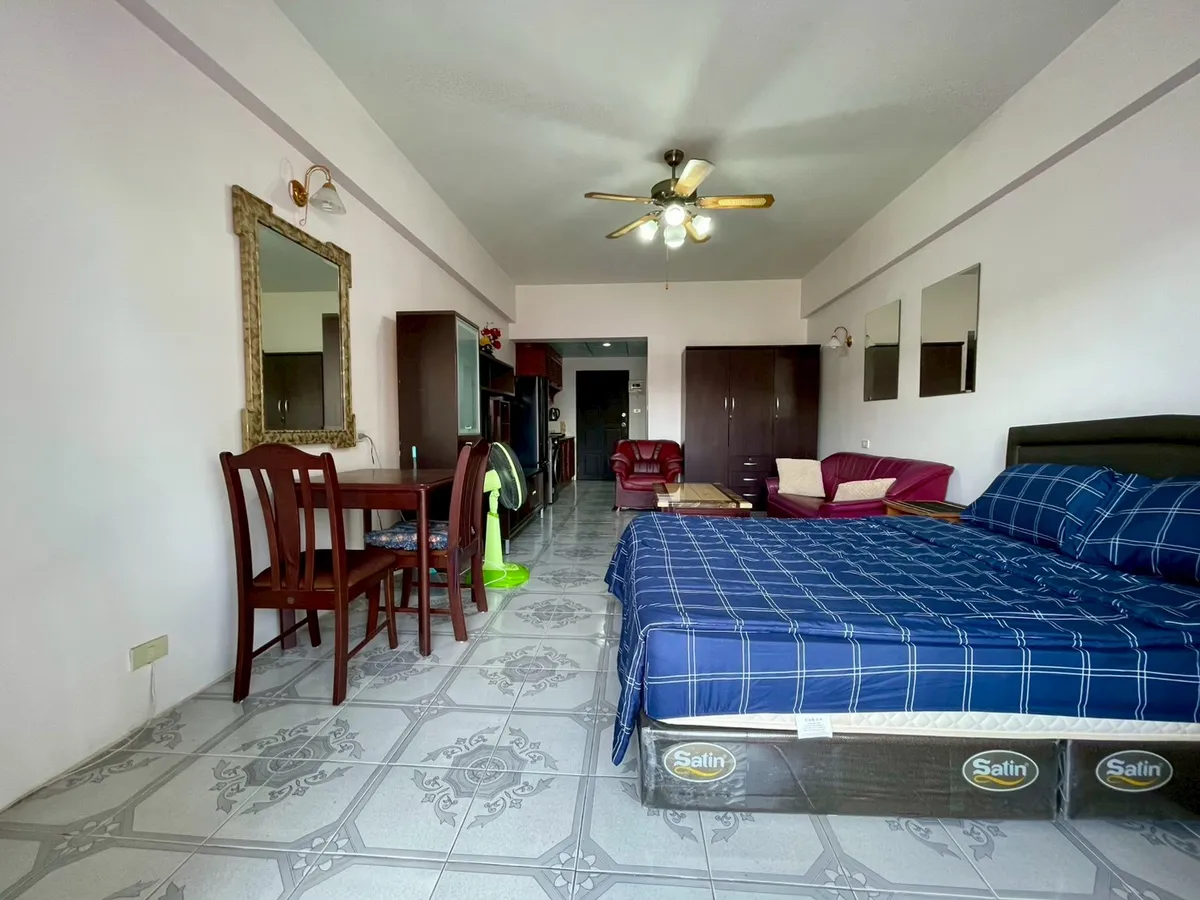 A Large Studio For Rent In Central Pattaya photo 10