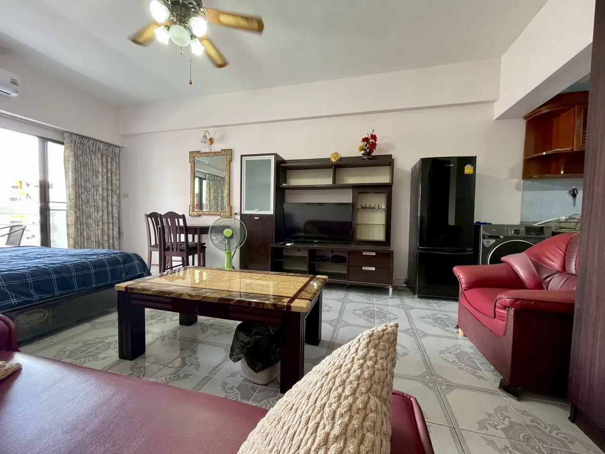 A Large Studio For Rent In Central Pattaya photo 8