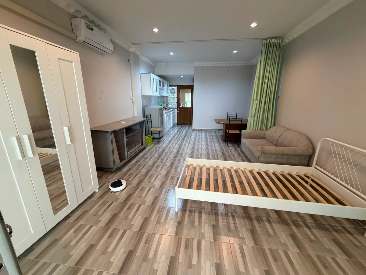 Spacious Ground Floor Studio in Popular Jomtien Condominium photo 6
