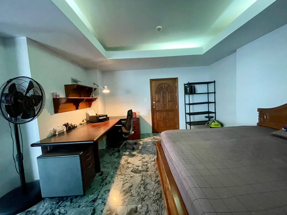 Large Beachfront Ocean View Studio Condo For Sale In Pratumnak photo 5