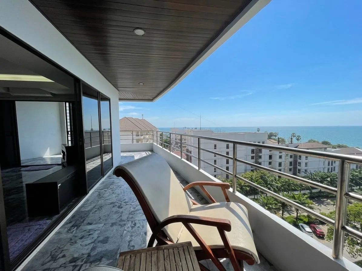Large Beachfront Ocean View Studio Condo For Sale In Pratumnak photo 10