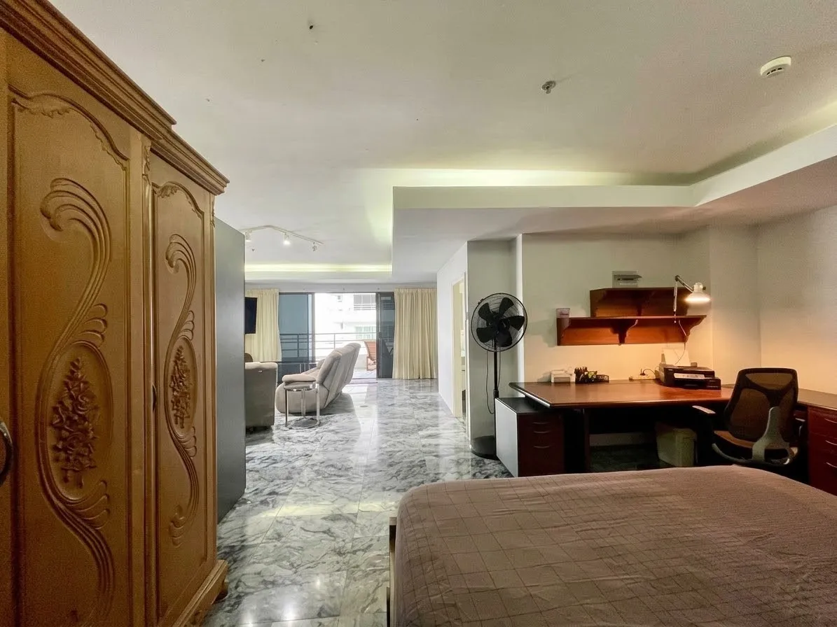 Large Beachfront Ocean View Studio Condo For Sale In Pratumnak photo 4