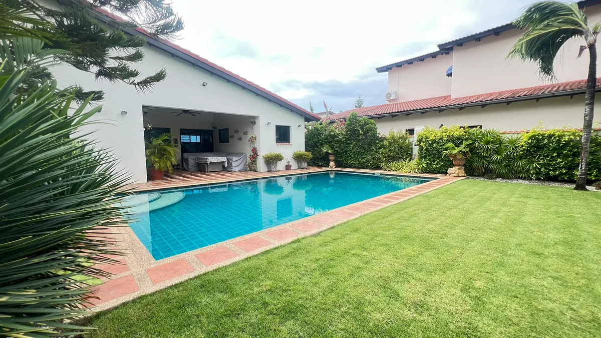 Pool villa 4 bedrooms 4 Bathrooms in Mapprachan