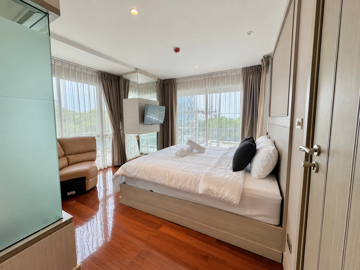 Condo for rent at Saint Senate