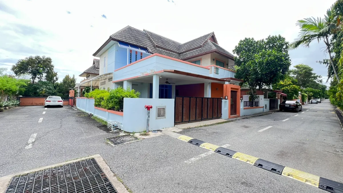 Corner house 2 Story 4 Bedrooms 4 Bathrooms in East pattata