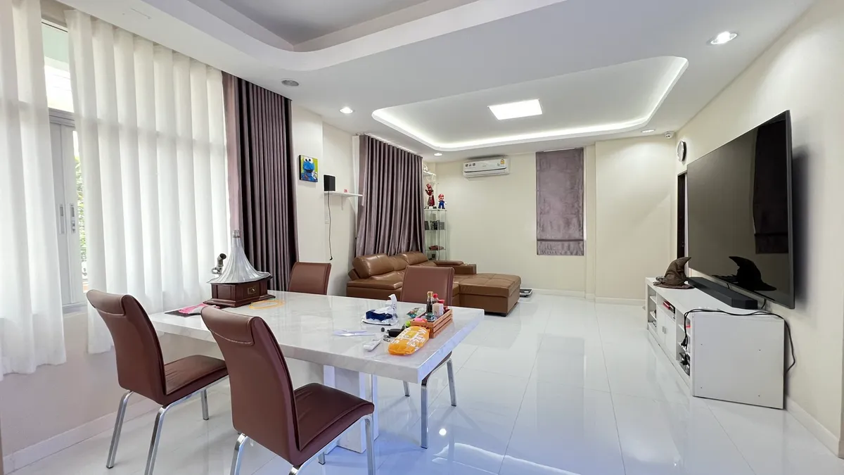 Corner house 2 Story 4 Bedrooms 4 Bathrooms in East pattata photo 6