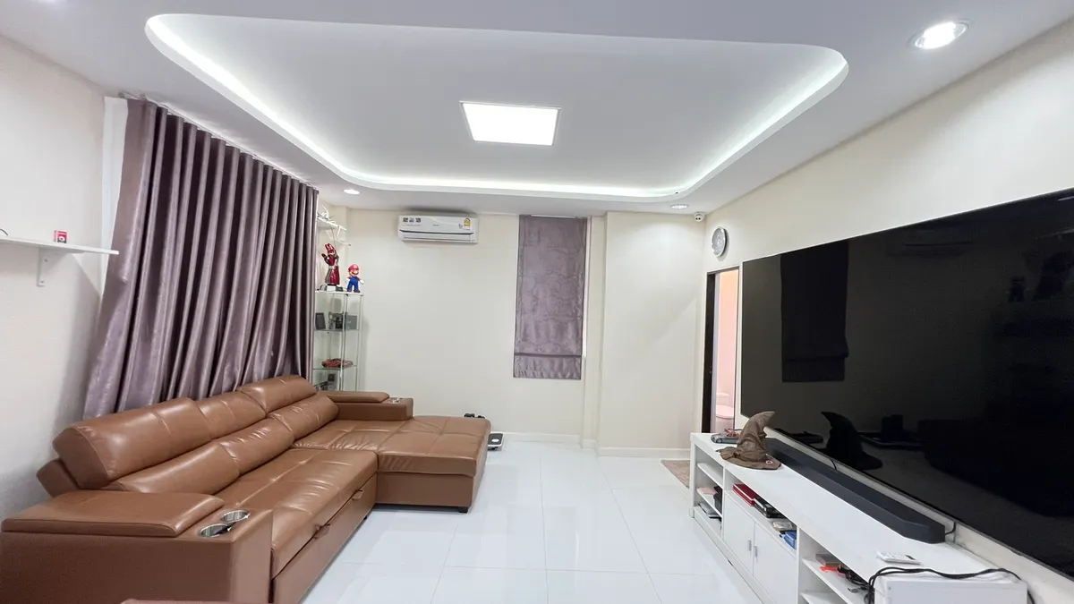 Corner house 2 Story 4 Bedrooms 4 Bathrooms in East pattata photo 5
