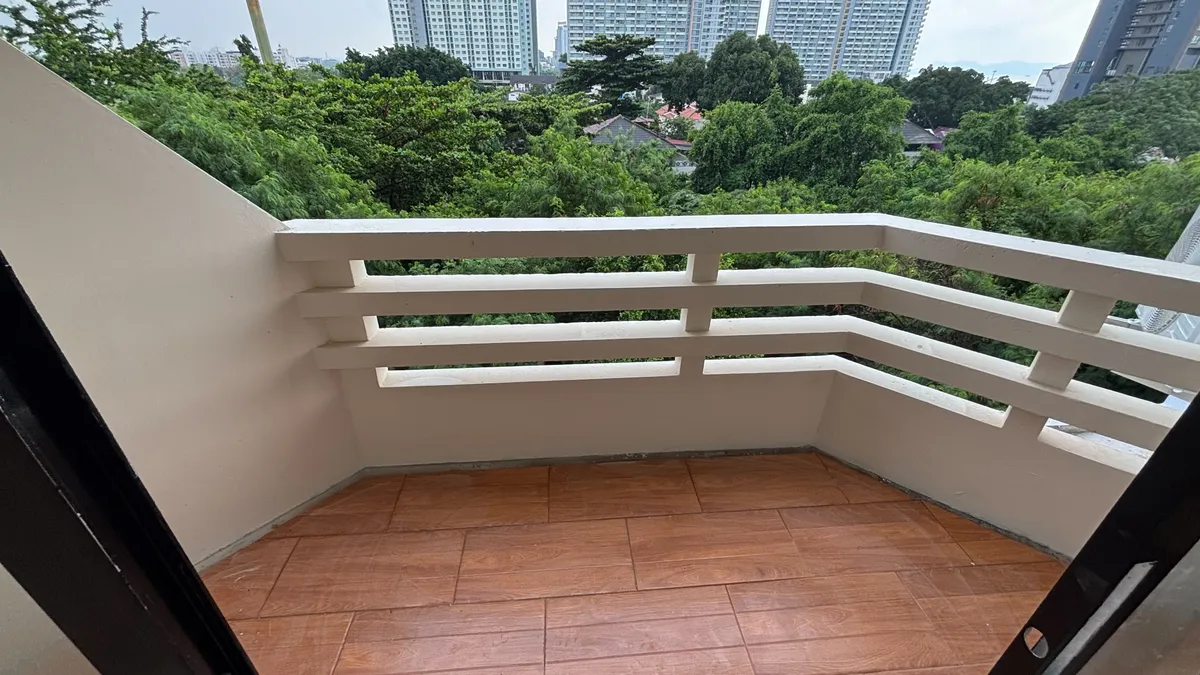 Jomtien Condo Chain renovated unit for Sale photo 8
