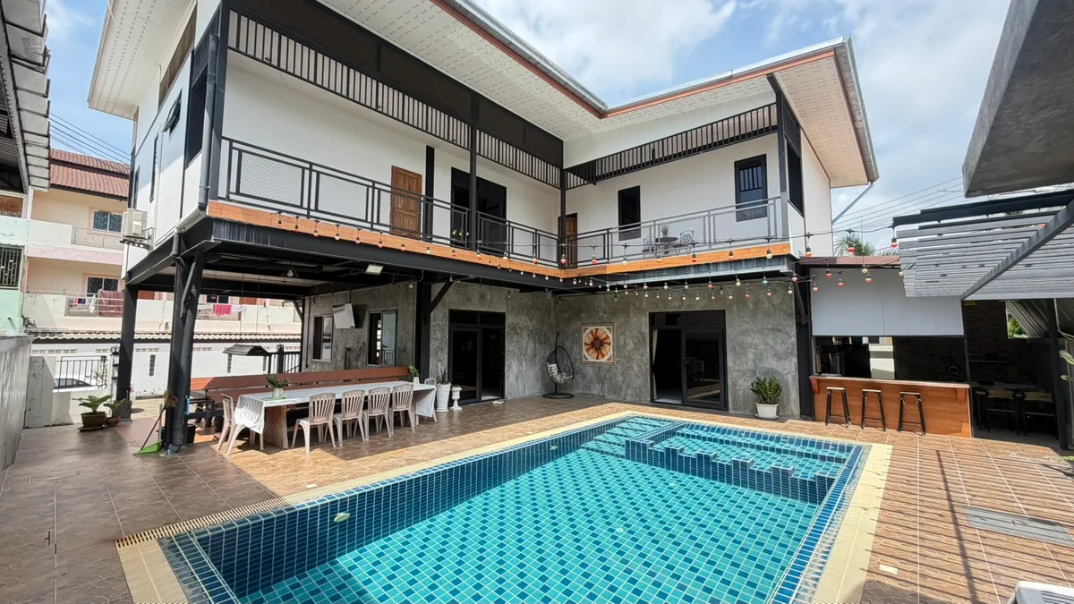 (Friendly Land Pool Villa 2) Two-story loft-style house