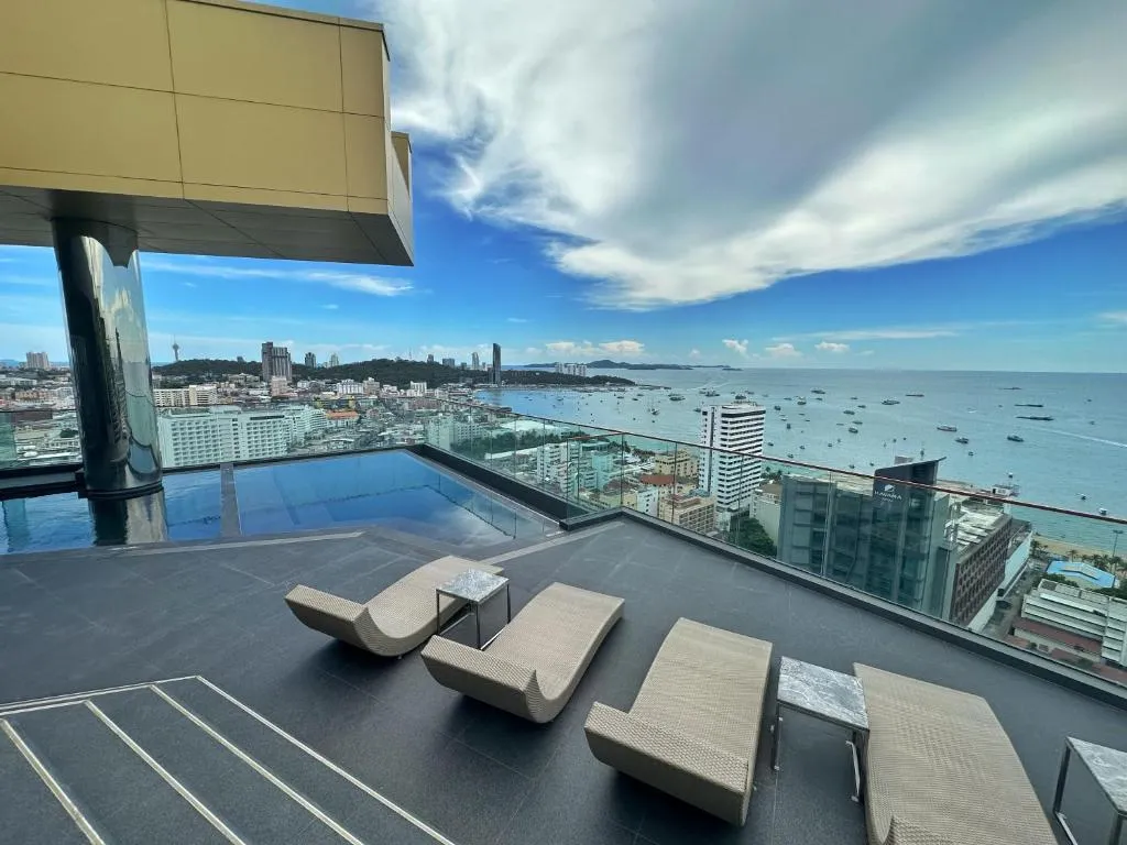 High-Floor Corner 2-Bedroom Condo with Breathtaking Views at The Edge Central Pattaya photo 21