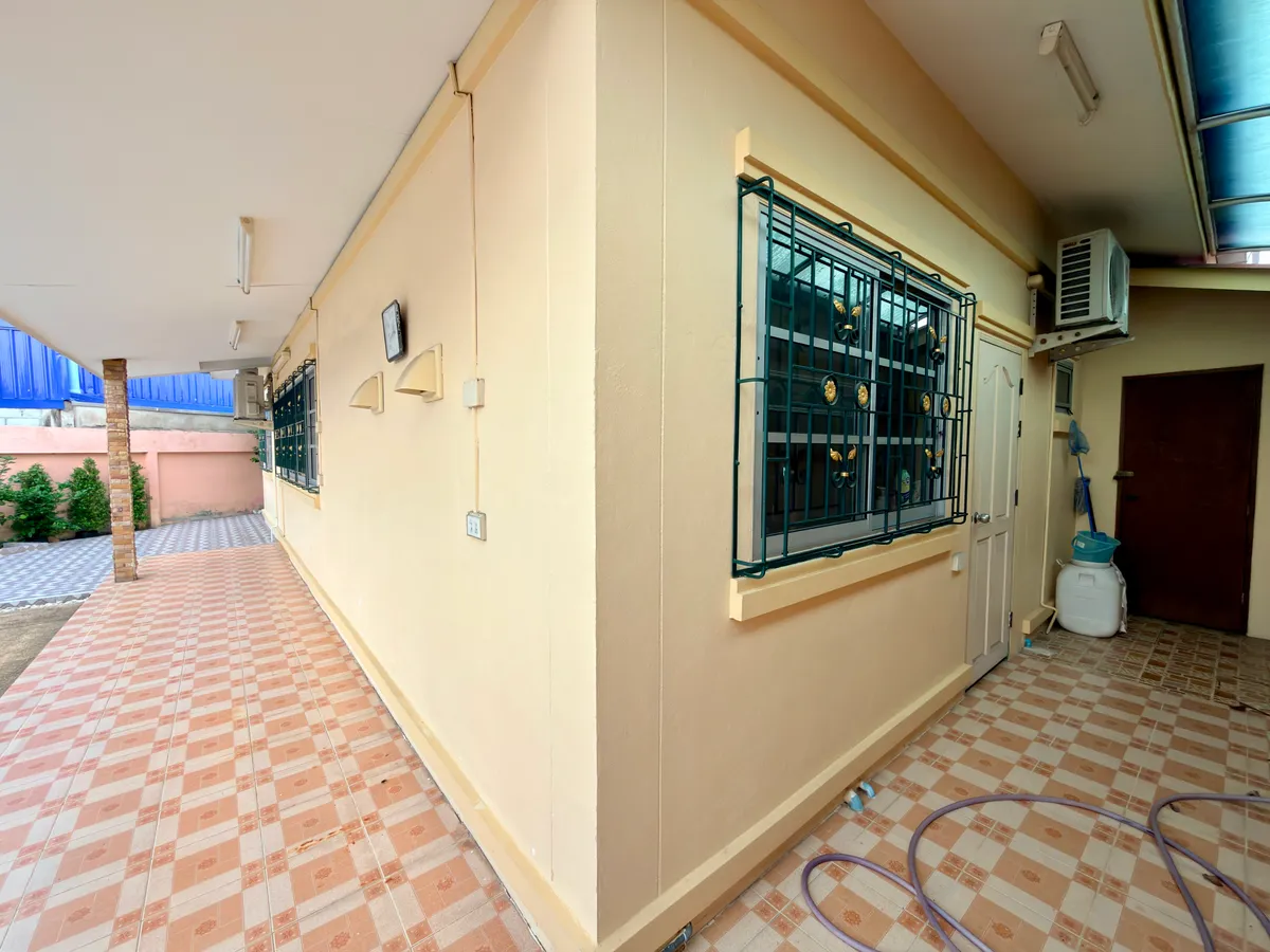 Three Bedroom House with Pool For Rent in Soi Nernplubwan East Pattaya photo 10