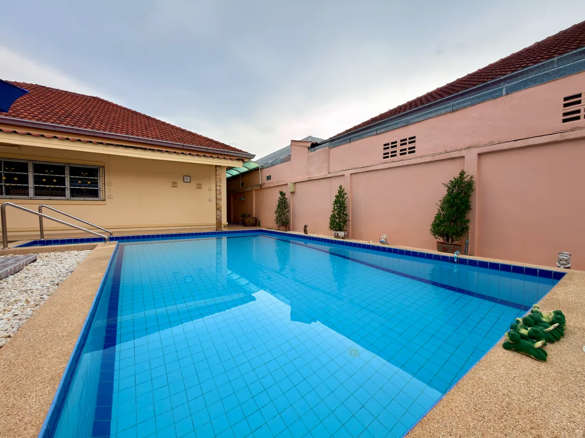 Three Bedroom House with Pool For Rent in Soi Nernplubwan East Pattaya photo 2