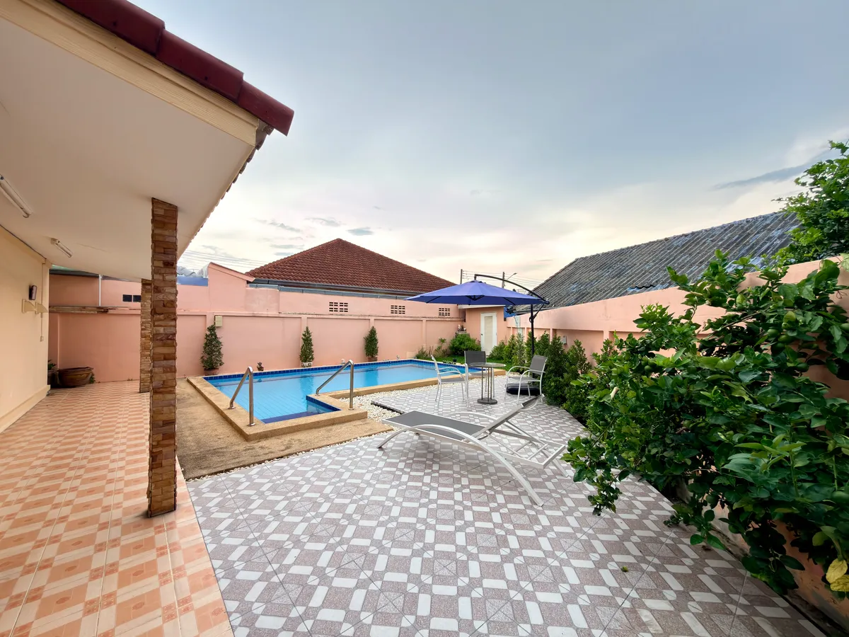 Three Bedroom House with Pool For Rent in Soi Nernplubwan East Pattaya photo 9