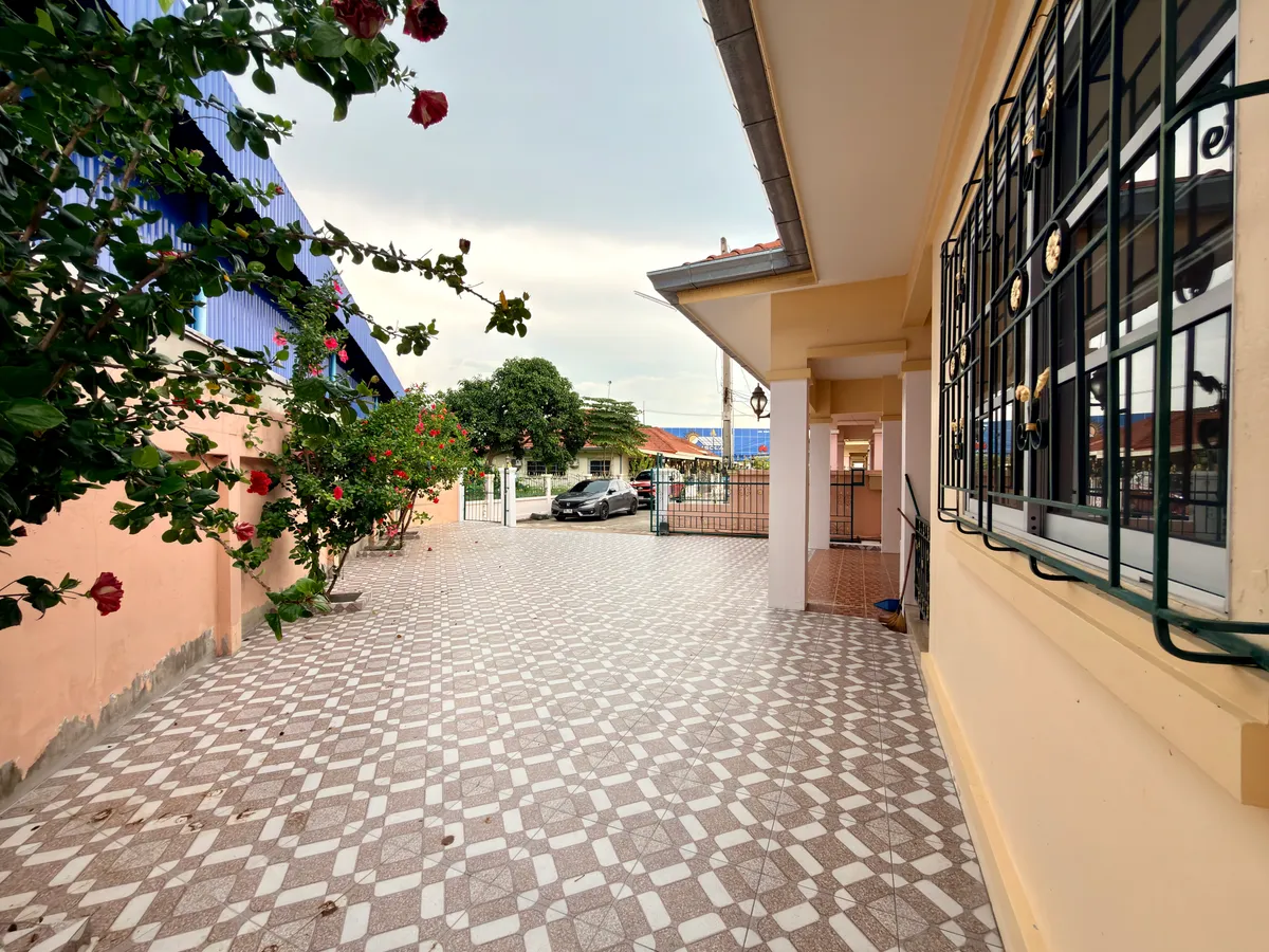 Three Bedroom House with Pool For Rent in Soi Nernplubwan East Pattaya photo 8