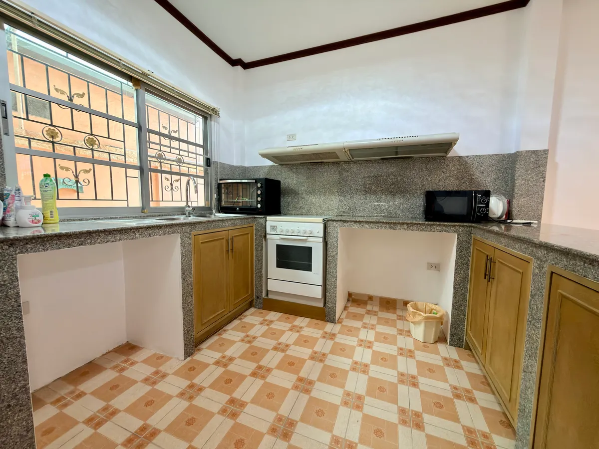 Three Bedroom House with Pool For Rent in Soi Nernplubwan East Pattaya photo 14