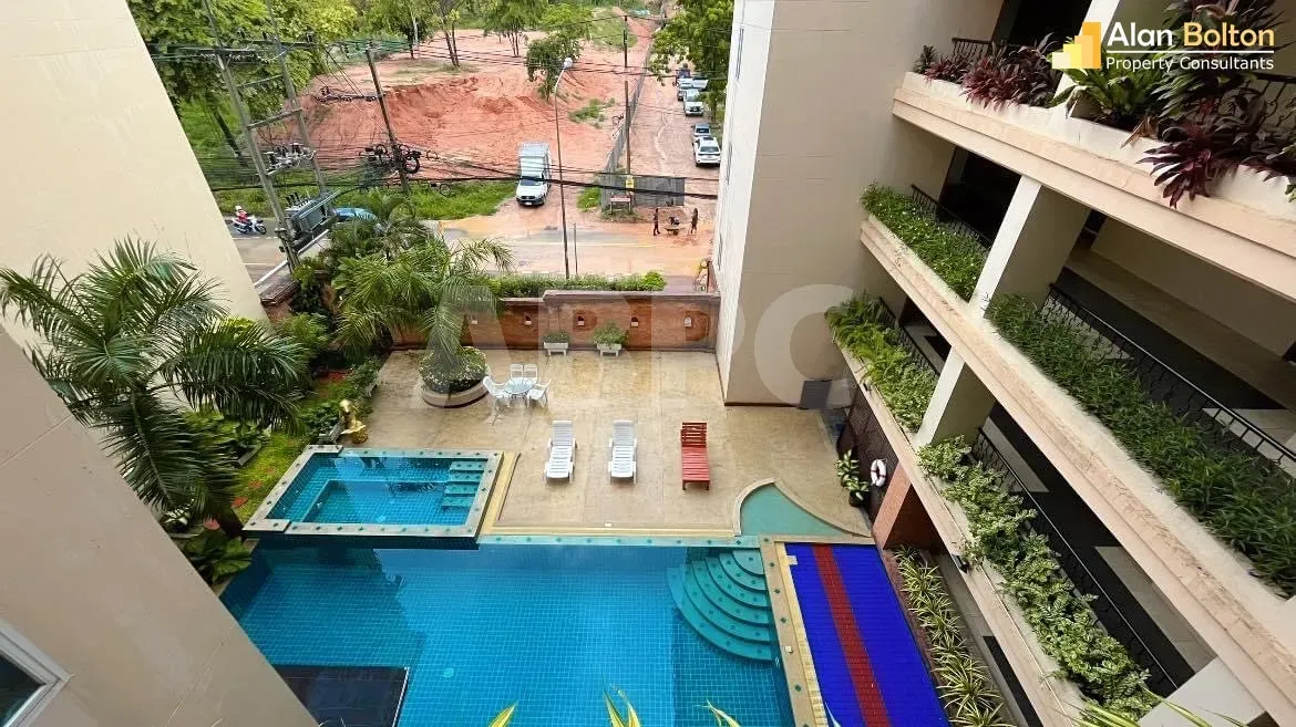 Executive Residence 4, Large 1 bedroom 100 SQM For Rent in Pratumnak