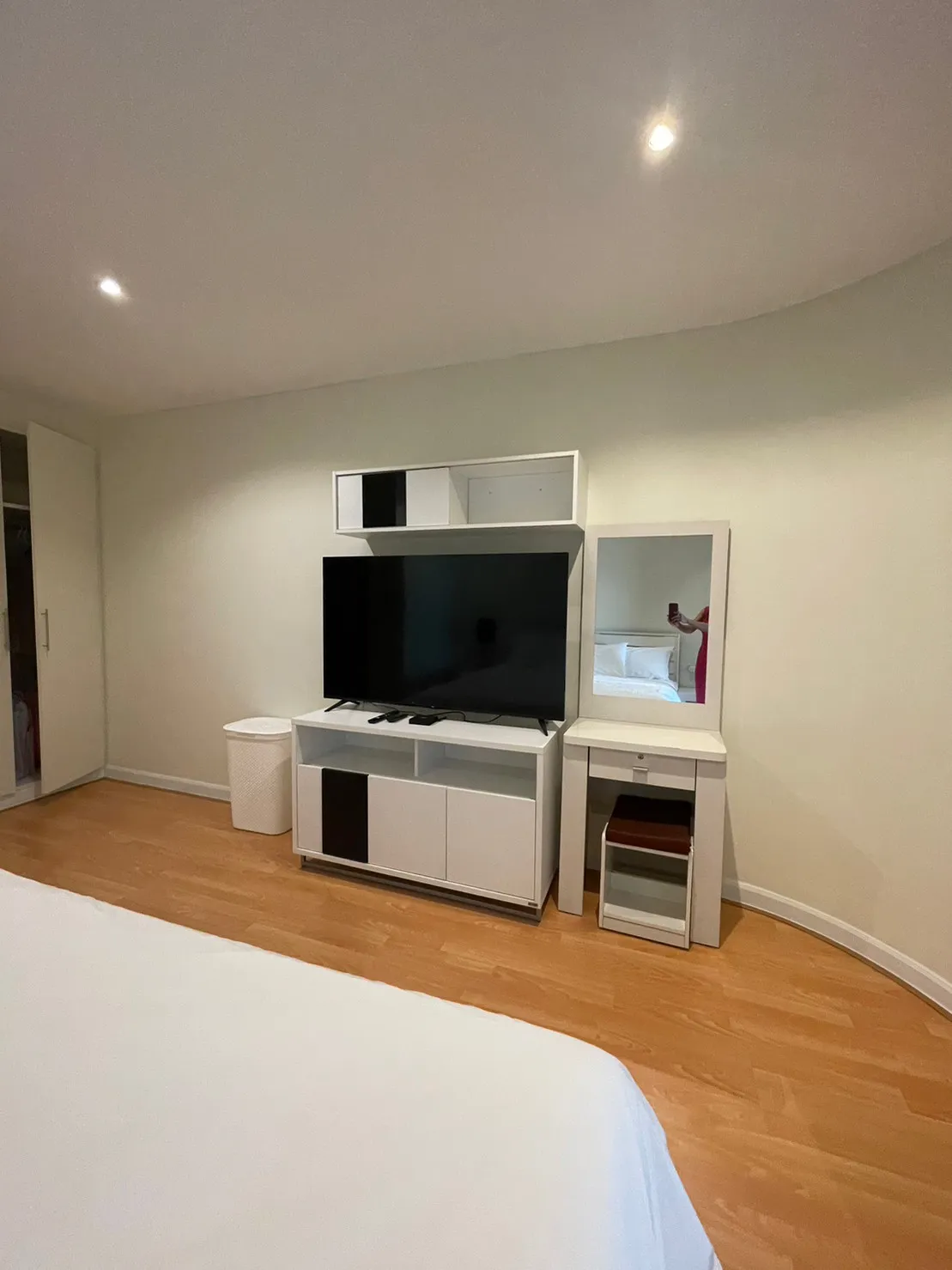 Executive Residence 4, Large 1 bedroom 100 SQM For Rent in Pratumnak photo 4