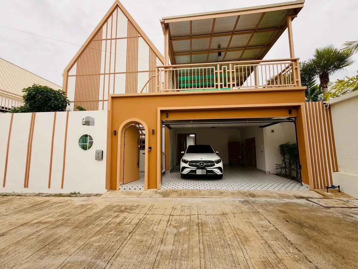 Pool Villa 3 Bedroom 4 Bathroom in East Pattata