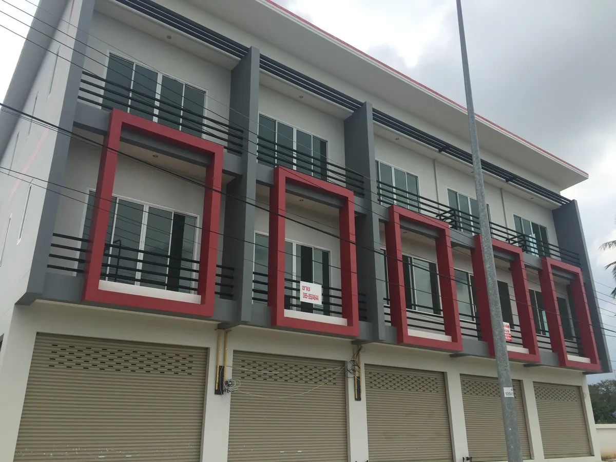 The building is designed as a three-storey commercial building, suitable for shops or restaurants. The building is right on the railway photo 4