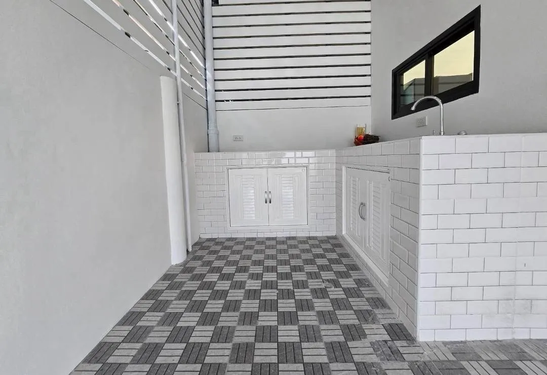 Modern-style townhouse, ready to move in. photo 11