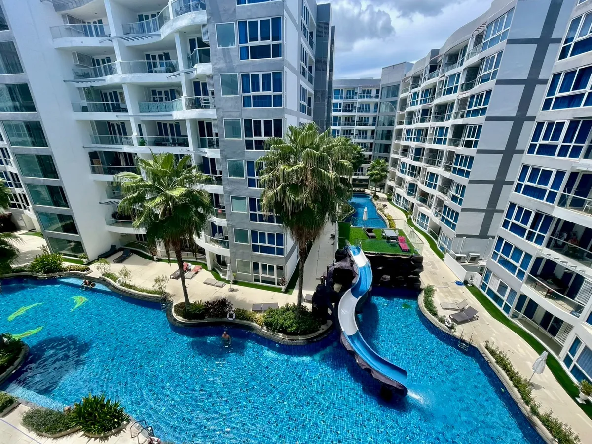 Grand Avenue A Large 1 Bedroom  Condo For Rent