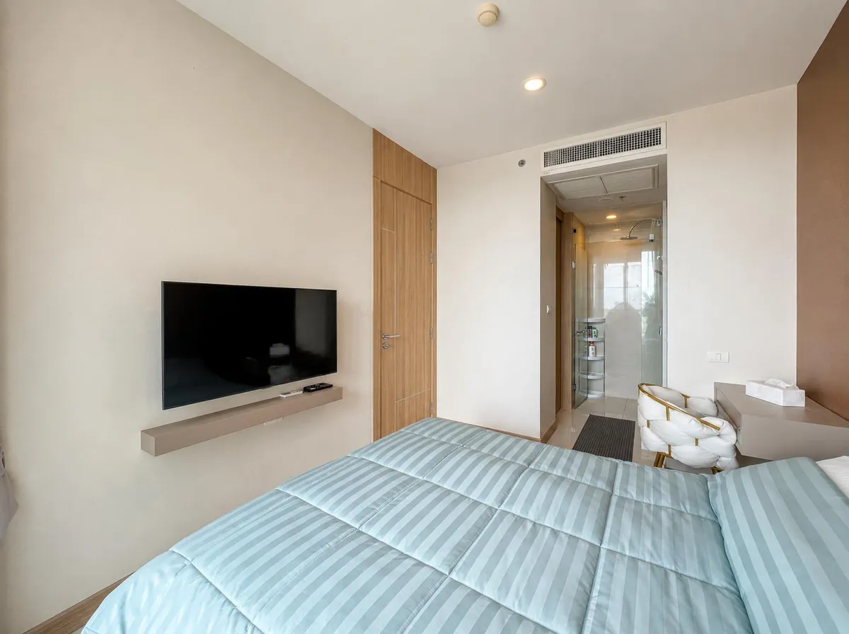 Luxury one bed beachfront condo in Wongamat photo 5