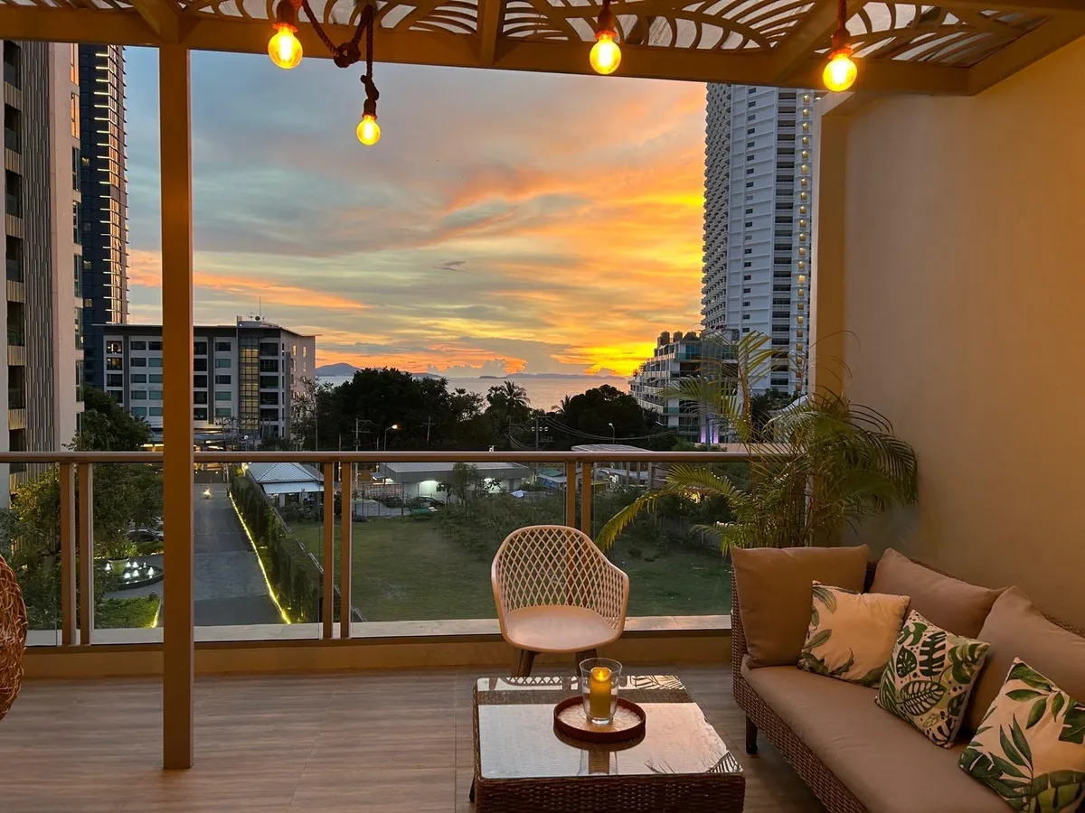 Luxury one bed beachfront condo in Wongamat photo 10