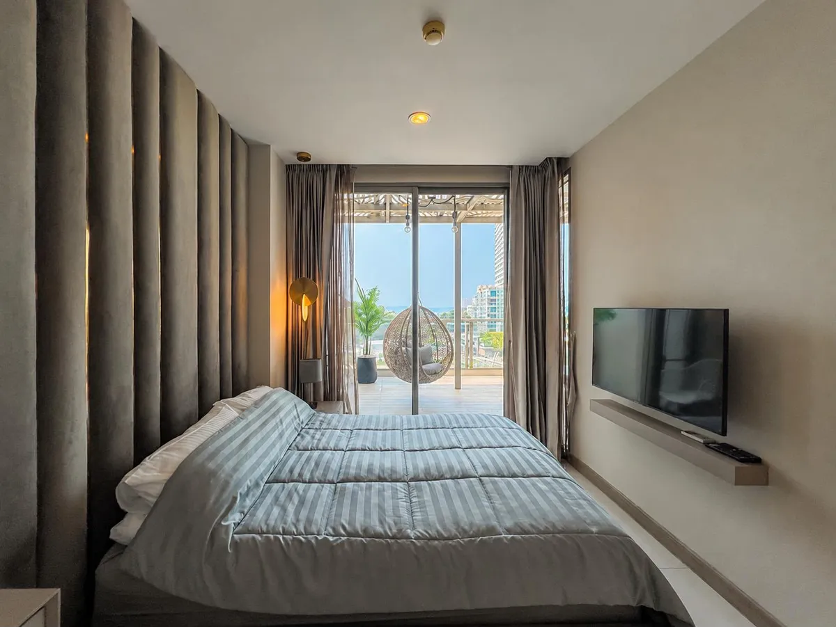 Luxury one bed beachfront condo in Wongamat photo 6
