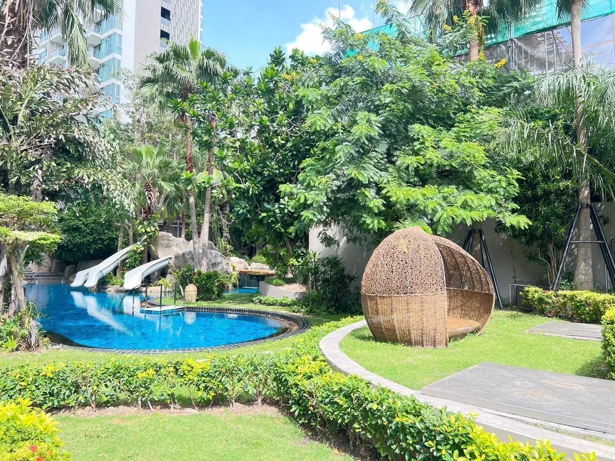 Luxury one bed beachfront condo in Wongamat photo 11