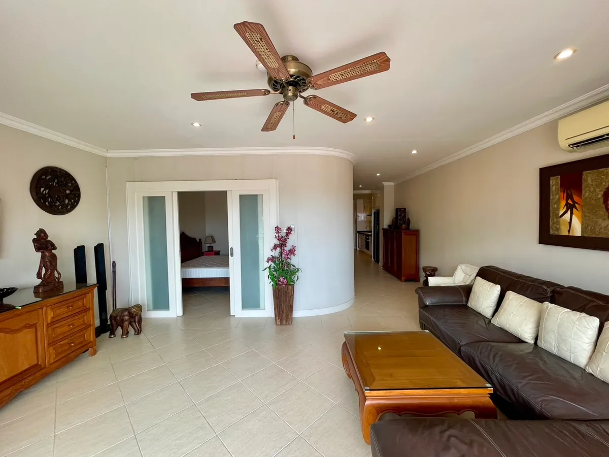 A Large 1 Bedroom For Rent In Executive Residence 4 Cozy Beach