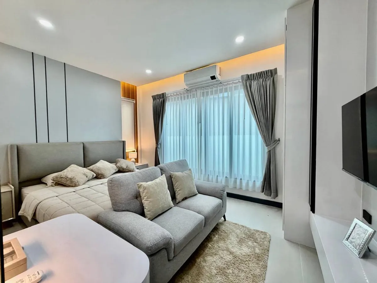 Pool Villa Soi Chaloem Prakiat photo 8