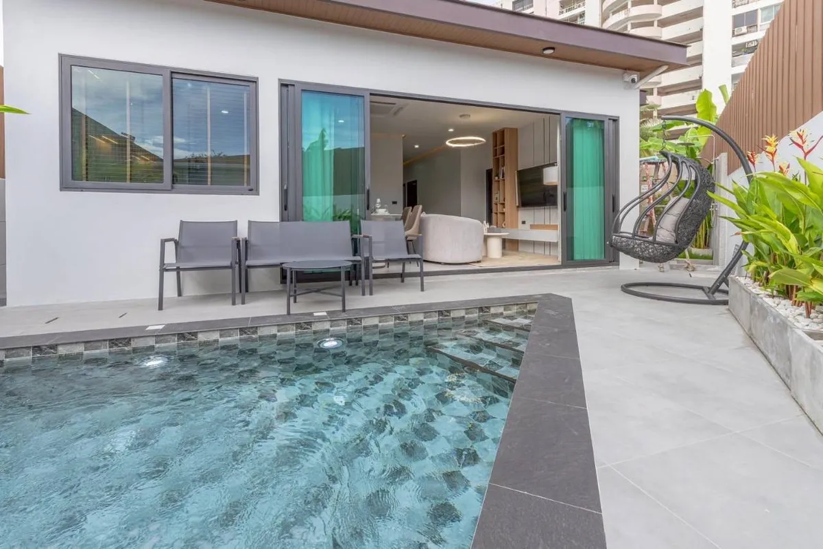 Pool Villa Soi Chaloem Prakiat
