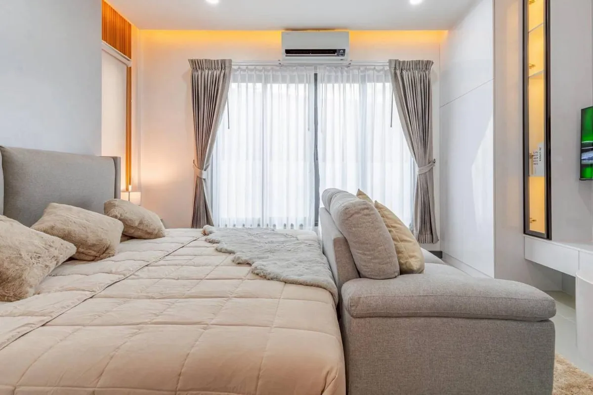 Pool Villa Soi Chaloem Prakiat photo 18