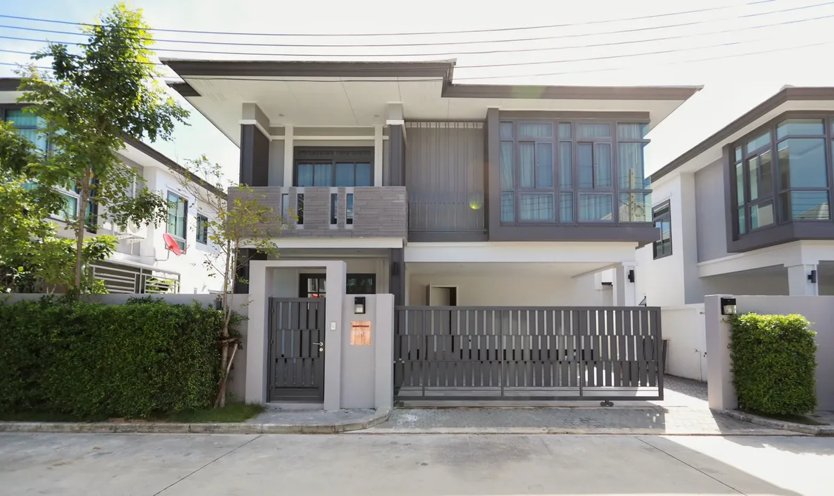 3 Bed 4 Bath For Rent near Regents School