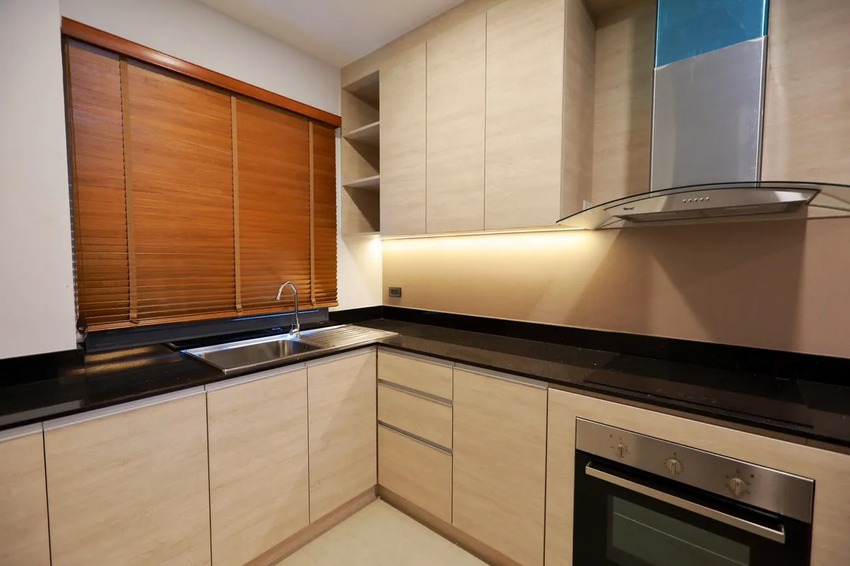 3 Bed 4 Bath For Rent near Regents School photo 5