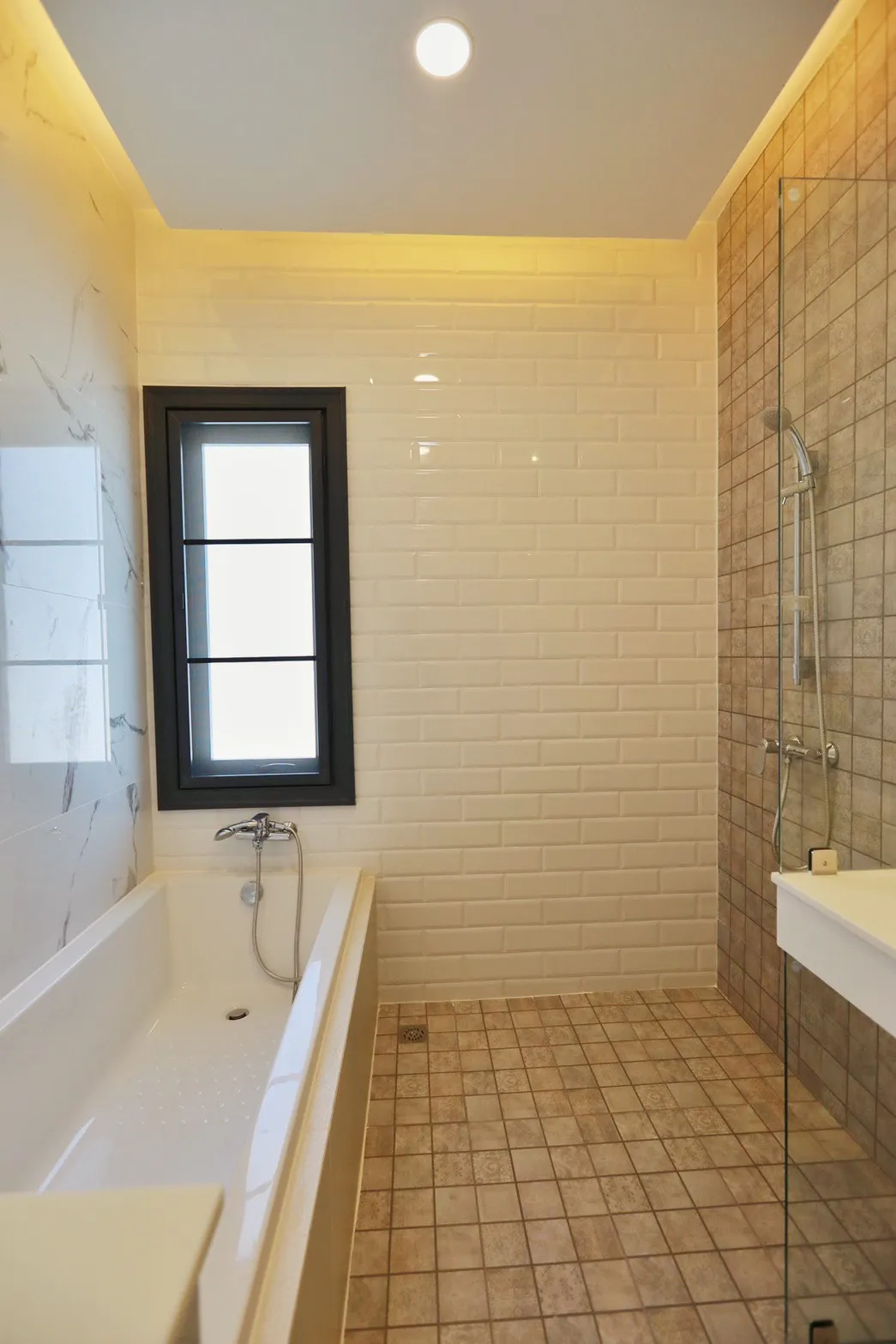 3 Bed 4 Bath For Rent near Regents School photo 15