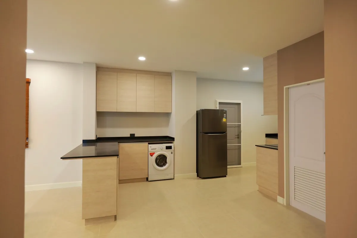 3 Bed 4 Bath For Rent near Regents School photo 6