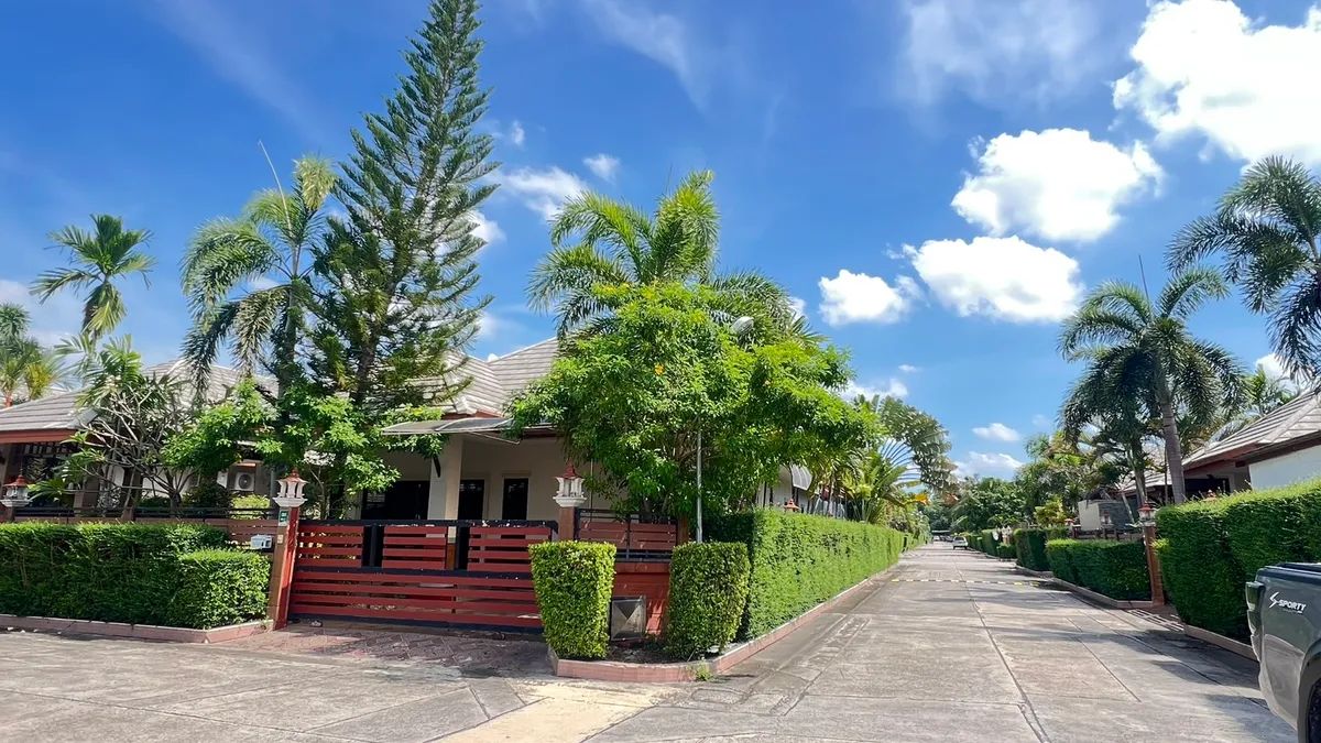 Corner house Pool villa 2 Bedrooms 2 Bathrooms in Na jomtien