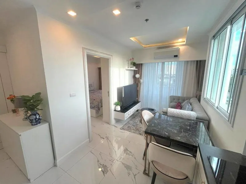 Corner unit 1 Bed For Sale in the heart of Jomtien photo 4