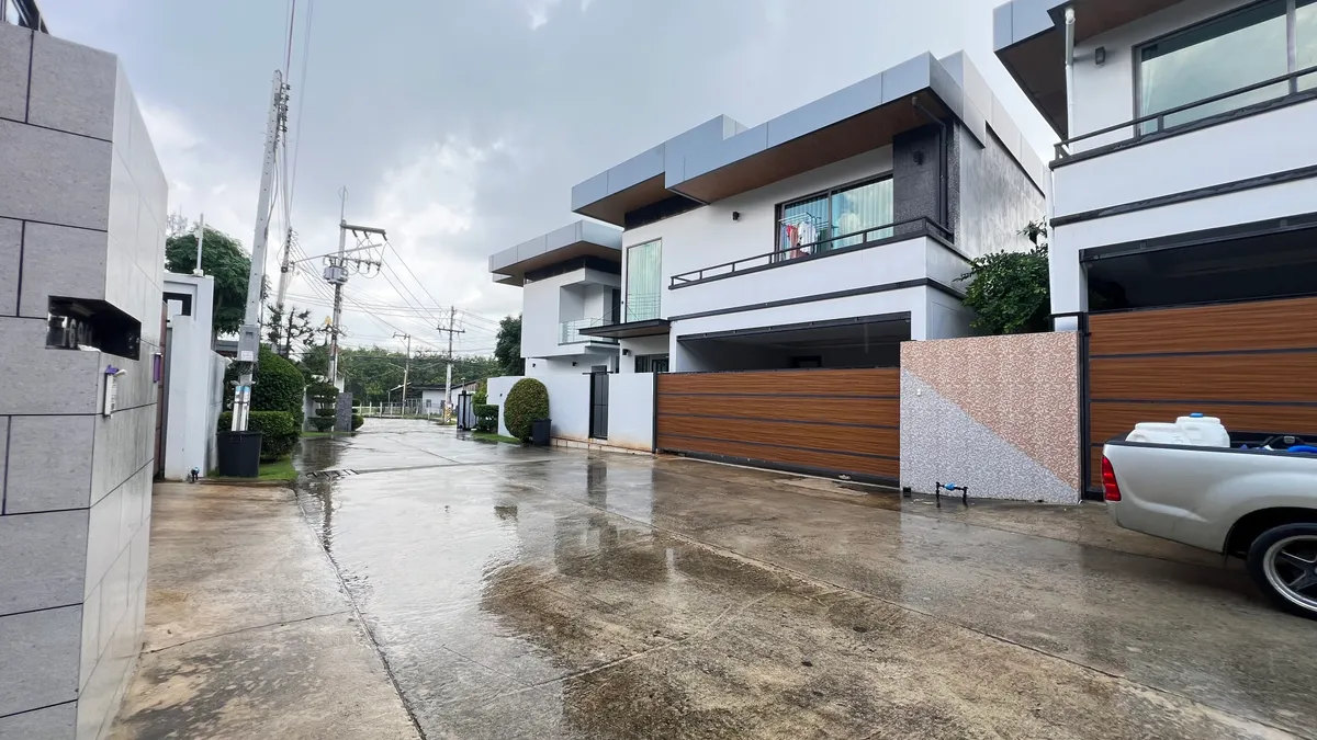 Luxury pool villa  2 story 6 Bedrooms 7 Bathrooms in East pattaya