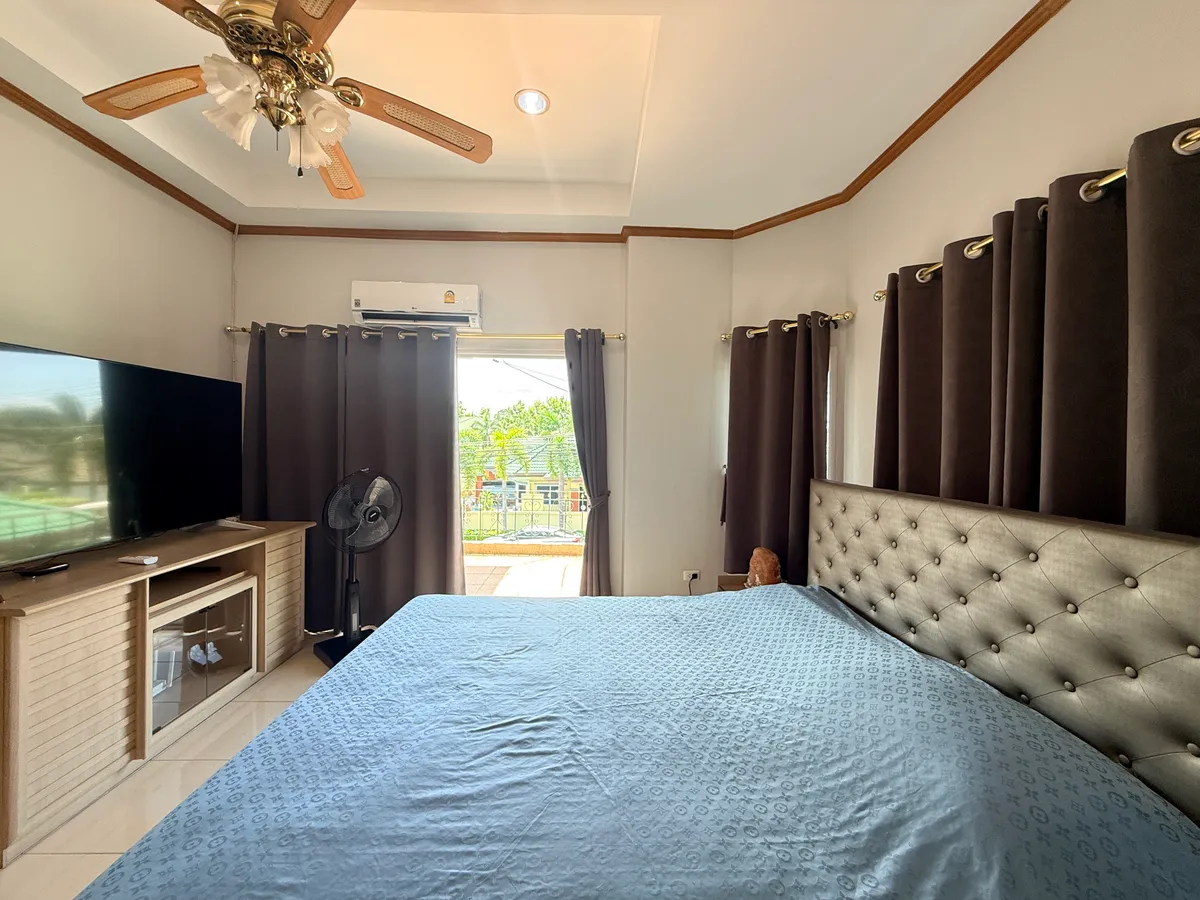 Pet-Friendly House with a Private Pool photo 23