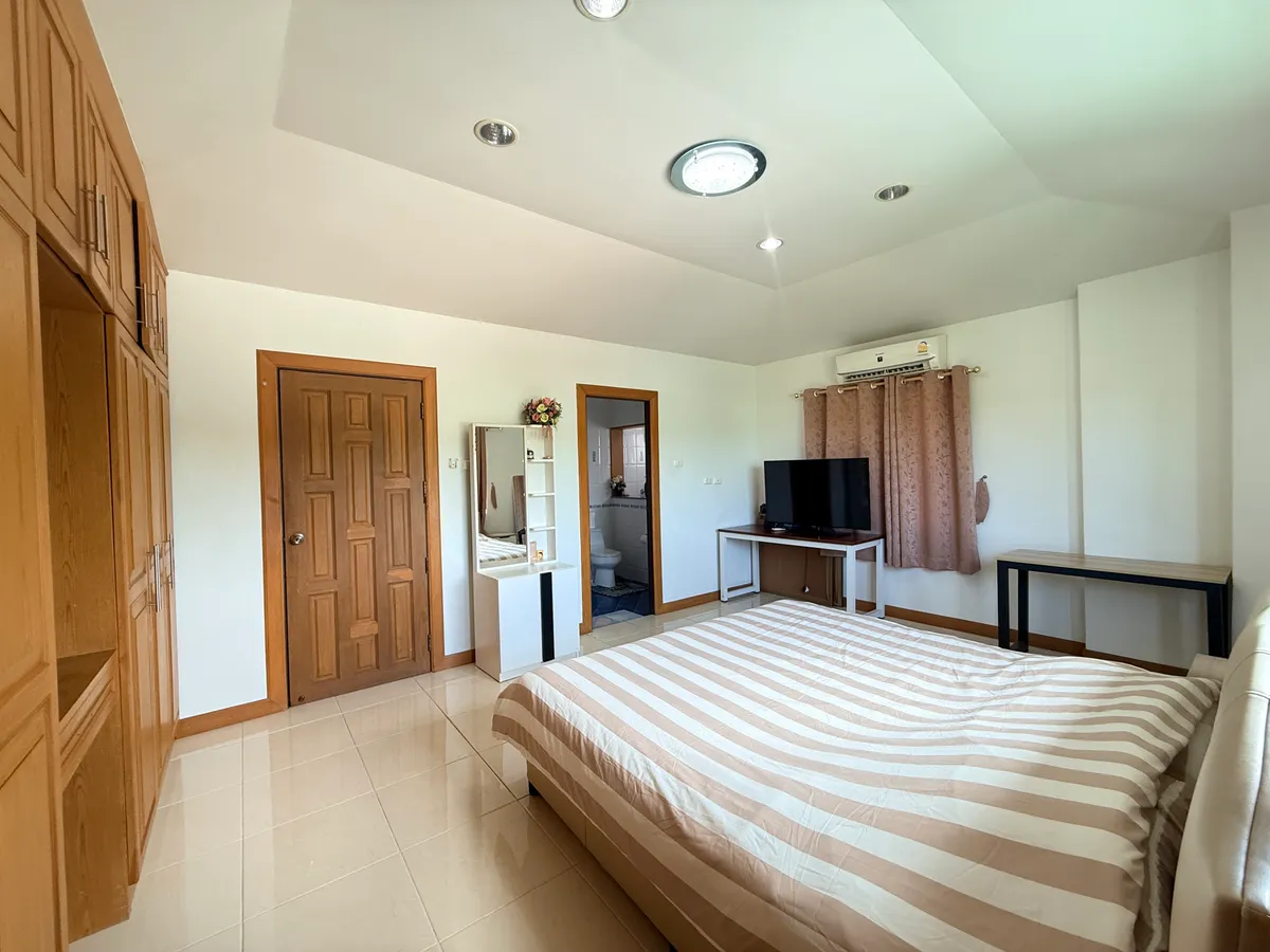 Pet-Friendly House with a Private Pool photo 27