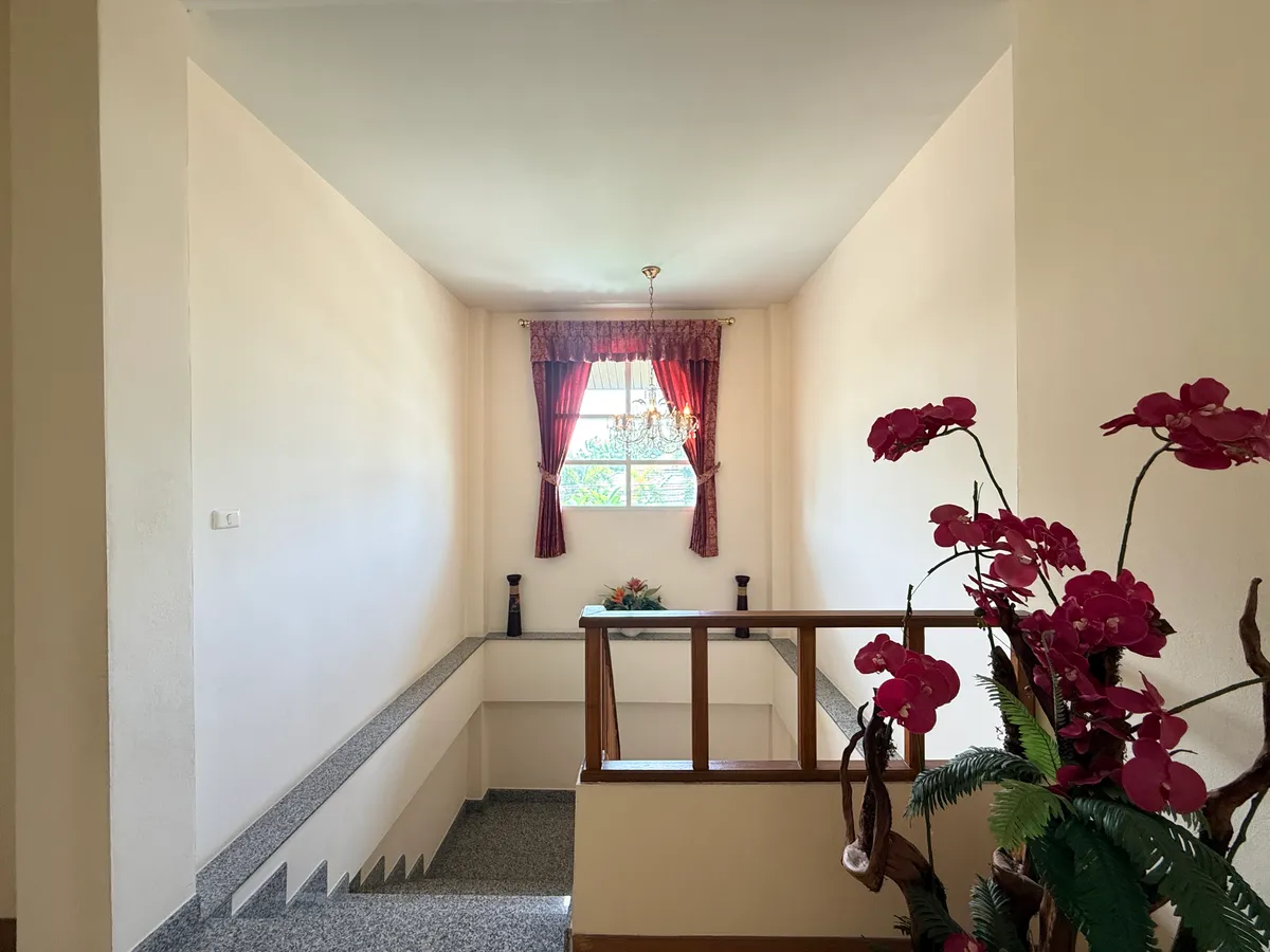 Pet-Friendly House with a Private Pool photo 15