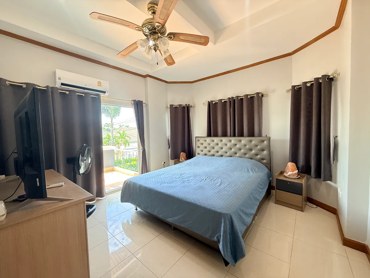 Pet-Friendly House with a Private Pool photo 21