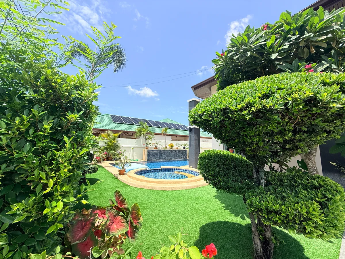 Pet-Friendly House with a Private Pool photo 4