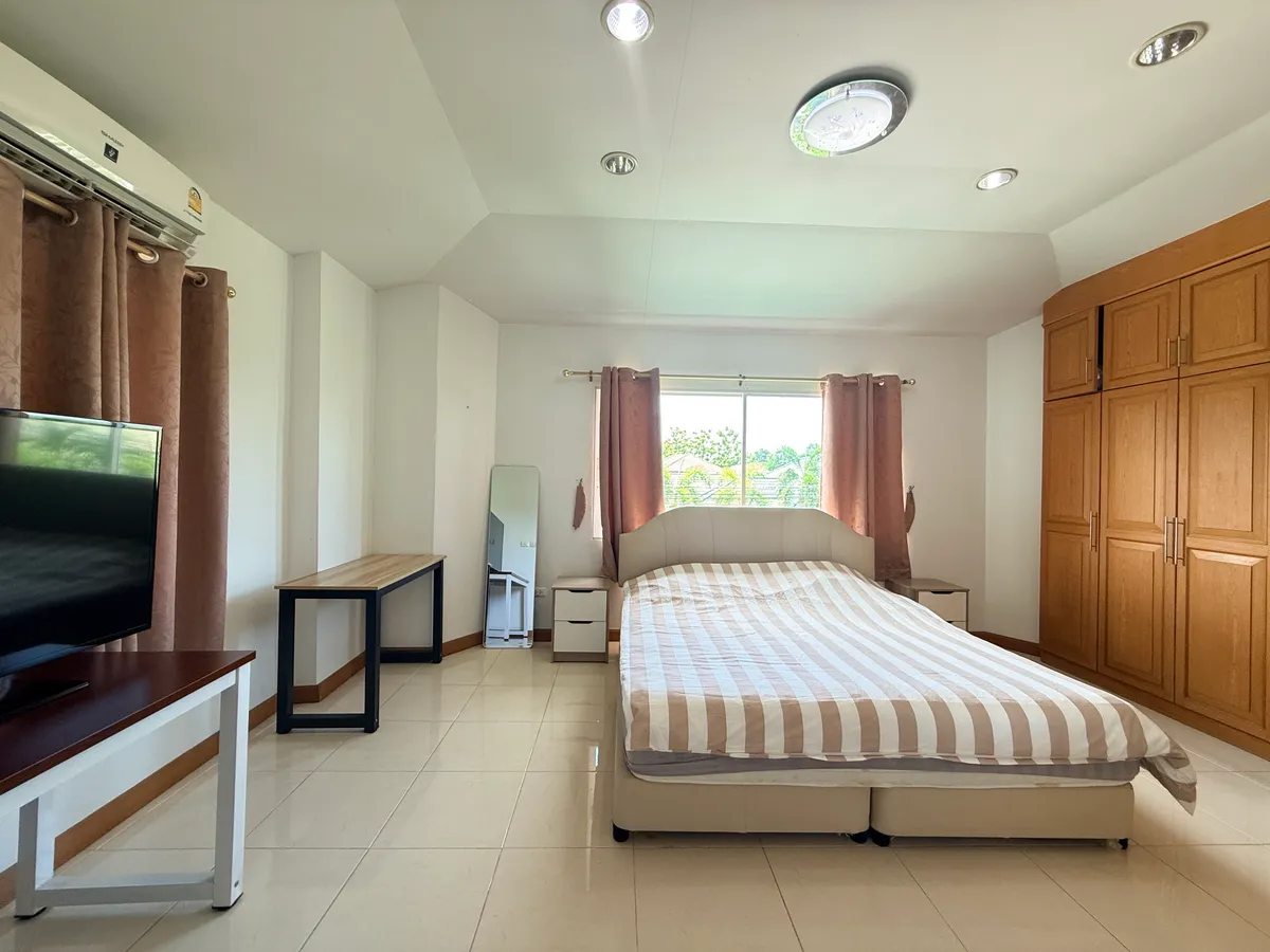 Pet-Friendly House with a Private Pool photo 28